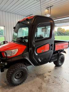 Vehículo de Transporte Agrícola RTV X1100C 4WD con Motor Diésel, Color Rojo, Alto Nivel de Seguridad, Fácil de Operar, Multifuncional - Product Image 1
