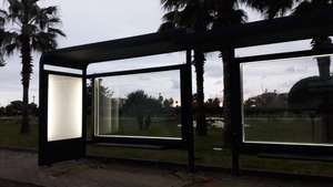 Abri de bus en aluminium de nouvelle conception avec boîte lumineuse MUPI de forme rectangulaire pour la publicité extérieure - Product Image 5