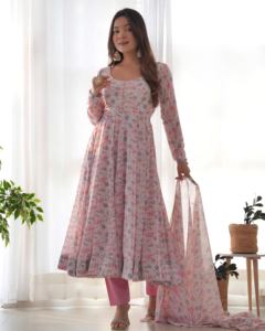 TISSU IMPRIMÉ FLORAL ENTIÈREMENT FLAIR ANARKALI, AVEC ENSEMBLE DUPPTA, PENT PRÊT À PORTER - Product Image 3