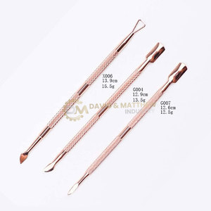 เครื่องมือดันหนังบนเล็บแบบสองด้านสีโรสโกลด์สแตนเลสสตีลออกแบบมาเพื่อทำความสะอาดและเสริมสุขภาพเล็บ - Product Image 3