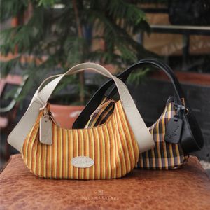 Sac à main traditionnel à rayures artisanales avec garniture en cuir noir de qualité supérieure et design à double sangle par Djoen Leather - Product Image 2