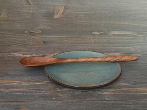 Cuillère en bambou et noyer faite à la main, grande, à long manche, louche en bois avec trou, ustensiles de service sculptés pour la cuisine et le service - Product Image 4