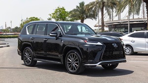 Lexus LX600 SUV 2025 7 places Diesel Sièges en cuir foncé Phares à LED Toit ouvrant panoramique Transmission automatique Pneus R18 Euro - Product Image 3