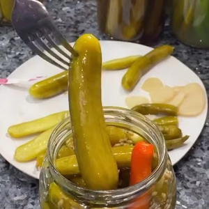 Découvrez les cornichons vietnamiens marinés: le favori des clients! - Product Image 1