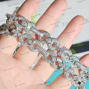 Cadena cubana clásica de moissanita con diamantes helados con colgante de Cruz brillo brillante regalo perfecto para fiesta o celebración - Product Image 3