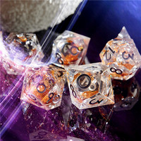 Vente chaude style cristal Dnd RPG jeu de société avec dés en résine à noyau liquide pointu