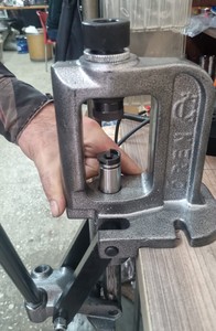 Prensa de Recarga OREN CELIK de Metal Blando Duradero 6X - Modelo ORM1030 para Caza y Tiro con 5 Ranuras - Product Image 2