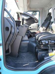 IVECO STRALIS 310 3-S Benne Basculante avec Grue Fassi et Radio (2018) - Product Image 5