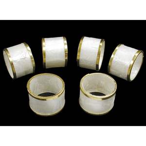 Ensemble de 4 élégants ronds de serviette en acier inoxydable poli doré au design élégant, parfaits pour la décoration de table d'hôtel - Product Image 2