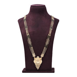 Colgante de Mangalsutra chapado en oro ortodoxo, joyería de Boda nupcial india con cuentas negras - Product Image 1