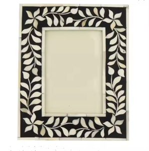 Cadre photo noir floral en incrustation d'os fait à la main mosaïque Design populaire vintage par Crescent Crafts - Product Image 1