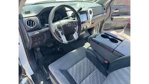 รถยนต์มือสองพรีเมียม ขายดีประจำปี 2022 รุ่น Tun_dra SR Double Cab กระบะ 6.5 ฟุต เครื่องยนต์ 4.6L V8 ขับเคลื่อนล้อหลัง โปรโมชั่นตามฤดูกาล - Product Image 2