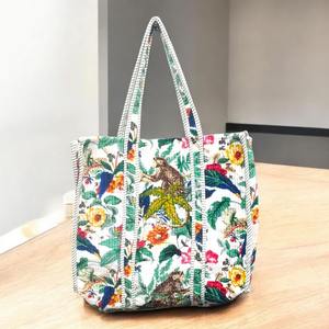 Sac fourre-tout vintage bohème matelassé en velours avec fermeture éclair - Imprimé singe bleu marine Mode féminine - Product Image 3