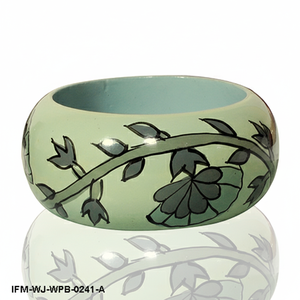 Brazalete de madera pintado a mano con diseño floral verde salvia, estilo étnico bohemio, joyería llamativa, regalo para ella. - Product Image 2