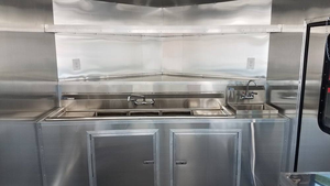 Remolque móvil para eventos de comida en blanco y negro de 8.5' x 16' en venta - Product Image 6