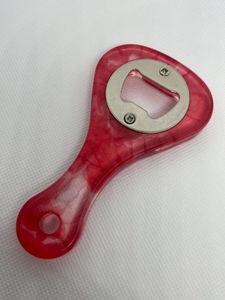 Ouvre-bouteille élégant en résine avec look élégant idéal pour offrir des amis et la famille lors d'occasions spéciales et de célébrations - Product Image 5