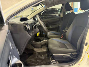 Voiture d'occasion de qualité et abordable, Toyota Prius c 2018, conduite à gauche - Product Image 4