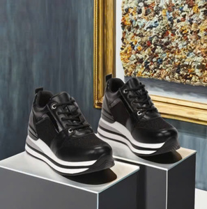 Baskets de luxe en cuir noir de haute qualité pour femmes confortables à la mode pour tous les styles Produit populaire - Product Image 1