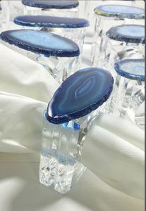 Rond de serviette décoratif en résine avec des motifs floraux élégants, idéal pour les fêtes à domicile, les mariages ou les dîners de fête - Product Image 2