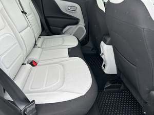 TOP CONDITION 2022 JE-EP RE-NE-GA-DE LATITUDE 4WD TRANSMISSION AUTOMATIQUE - Product Image 3