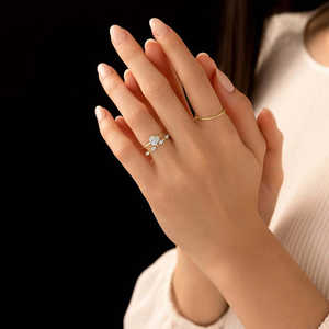 Anillo de Compromiso de Plata 925 con Diamante Moissanite VVS1 Elegante y Lujoso, Corte Ovalado - Product Image 1