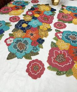 Chemin de table brodé de perles à la mode pour les banquets de mariage, chemin de table exquis en perles pour la transformation de la salle à manger - Product Image 3