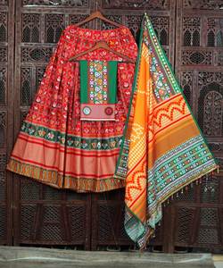 Navratri Festival Cotton Chaniya Choli pour les femmes Bandhej traditionnel Lehenga Parfait pour Garba et événements culturels - Product Image 1