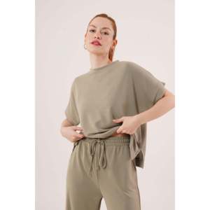 Ensemble deux pièces Lustrin pour femme : haut à manches courtes en modal et pantalon de survêtement à jambes larges - Tenue décontractée vert olive pour la détente (vente en gros) - Product Image 2