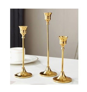 Porte-bougie en laiton 100% fabriqué à la main, design nouveau, artisanat de très bonne qualité, décoration de mariage à domicile, support de bougie doré - Product Image 1