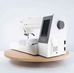 Máquina de Coser y Bordar Janome Memory Craft 550E de Alta Calidad, 100% Original de Fábrica Sellada - Product Image 1