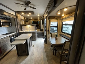 Camping-car d'occasion 2018 Key_stone Mon_tana 3730FL - Product Image 5