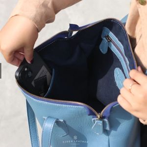 Bolso clásico con asa superior para mujer hecho de cuero de vaca real a la moda, funcional y duradero - Product Image 4