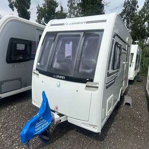 OFERTA ESPECIAL: Autocaravana de Lujo Todoterreno 4X4 con Refrigerador para Camioneta, Personalizable, ¡Gran Venta! - Product Image 1