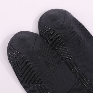 Chaussettes de compression athlétiques pour hommes Chaussettes de sport antidérapantes avec logo personnalisé Chaussettes de football et de football tricotées épaisses pour l'hiver - Product Image 5