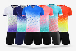 Ensemble de maillot de football pour hommes, tissu léger et respirant pour l'entraînement, les matchs, le jeu d'équipe, ajustement confortable, style performant, classique - Product Image 4