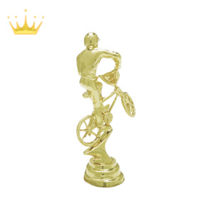 Figuritas de plástico para carreras de bicicletas competitivas y premios de oro Trofeos de competición de bicicletas hechos a mano duraderos con diseño personalizado - Product Image 2