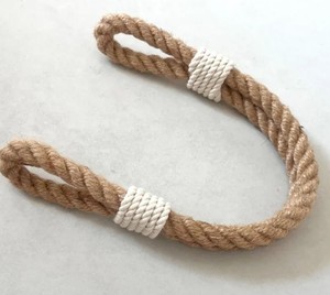 Attache de rideau en corde de jute avec accents en coton blanc, style rustique bohème - Product Image 1