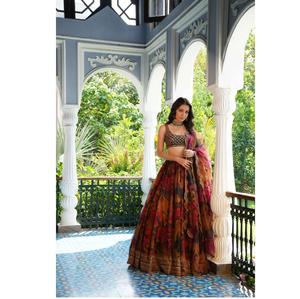 Collection de Lehenga choli de haute qualité avec broderie et travail de séquence, taille plus, pour la vente à l'exportation - Product Image 1