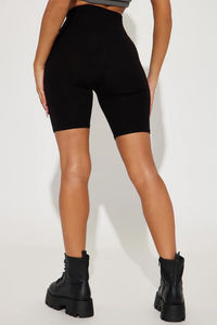 Demi-collant pour femmes Nylon Spandex Taille haute Longueur moyenne Short moulant Logo personnalisé Noir Short respirant croisé - Product Image 2