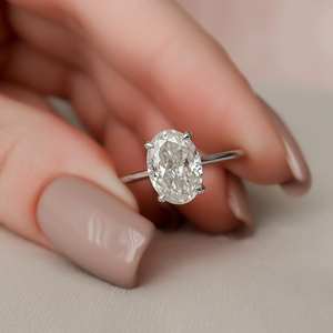 Anillo de compromiso de Halo oculto de diamante cultivado en laboratorio de corte ovalado con piedra lateral, Diamante de corte redondo, anillo de regalo de aniversario de oro sólido de 10KT - Product Image 3