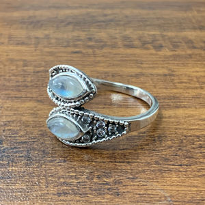 แหวนมูนสโตนวินเทจปรับขนาดได้ (5.1 กรัม) สแตนเลสสตีลฝังไม้แบบ Bezel Setting 18K รับรองโดย GRS ของขวัญ - Product Image 1