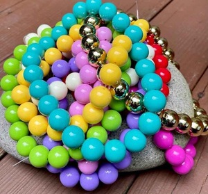 Collier en résine, accessoire de bijouterie audacieux et accrocheur pour les amateurs de mode moderne, haute qualité - Product Image 1