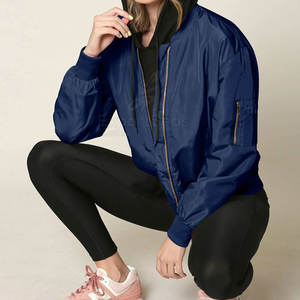 Chaqueta de bombardero de calidad con tela duradera y costuras limpias Chaqueta de bombardero clásica con ajuste cómodo - Product Image 5