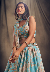 Il Designer più venduto <span class=keywords><strong>Lehenga</strong></span> <span class=keywords><strong>Choli</strong></span> con filo e ricamo perfetto per la collezione di abiti da sposa e da festa dall'India