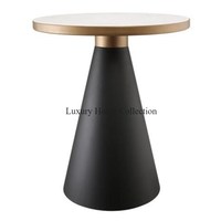 Table basse en aluminium au design citrouille argentée Meubles de salon fantaisie uniques avec accessoires élégants