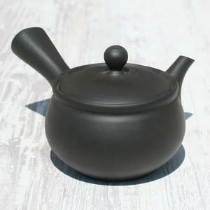 Théière Kyusu en argile noire, logo personnalisable, porcelaine Tokoname, pour la préparation de boissons, restaurants, hôtels ou cadeaux, avec couvercle - Product Image 1