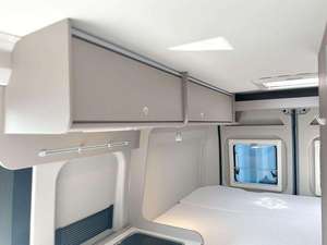 Autocaravana Familiar de Lujo Carado CV600 Pro+, Remolque Camper Móvil, Emisión Euro 5, Uso Doméstico, Camping para 4-6 Personas, Aire Acondicionado, Acero/Aluminio - Product Image 4