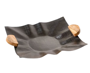 Belle finition noire personnalisée bol de service, plateau et plateaux en métal sans danger pour les aliments avec poignées en bois pour chocolats et desserts - Product Image 1