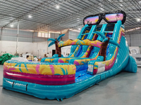 Structure gonflable 18 pieds Island Flow avec toboggan aquatique double piste et mur d'escalade central, capacité 500 personnes, installation facile pour usage sportif commercial