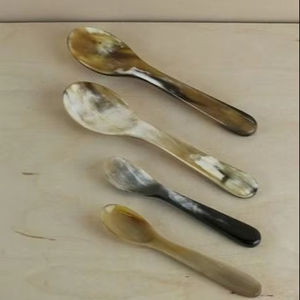 Collection de 4 cuillères en corne de buffle faites à la main, de style classique, écologiques et de qualité supérieure, pour la maison et les mariages - Product Image 1